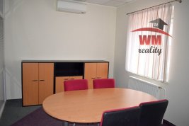 Pronájem kanceláře ve Staré Roli s parkováním