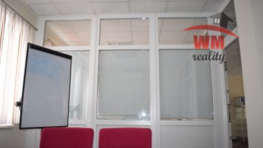 Pronájem kanceláře ve Staré Roli s parkováním