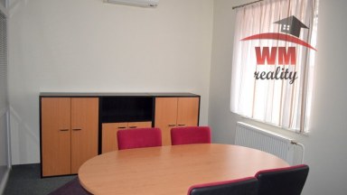 Pronájem kanceláře ve Staré Roli s parkováním