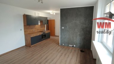 Pronájem bytu 2+kk v klidném domě v Sedleci